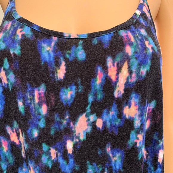 Decree Flowy Razorback Tank Top - Picture 5 of 5